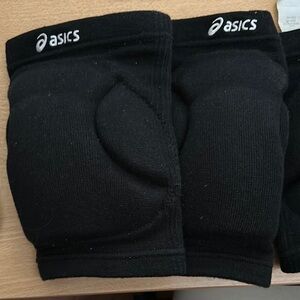 ASICS Black Sports Knee Pads 2 Pairs, unisex